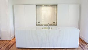 Стол, облицованный мрамором Bianco Lasa Covelano