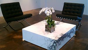 Декоративный столик из мрамора Breccia Capraia