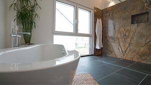 Эксклюзивный проект ванной комнаты с каменной отделкой