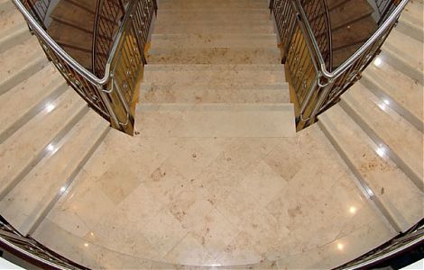Лестница из юрского камня изображение 2