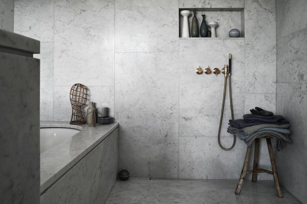 Отделка ванной крупной плиткой мрамора Bianco Carrara