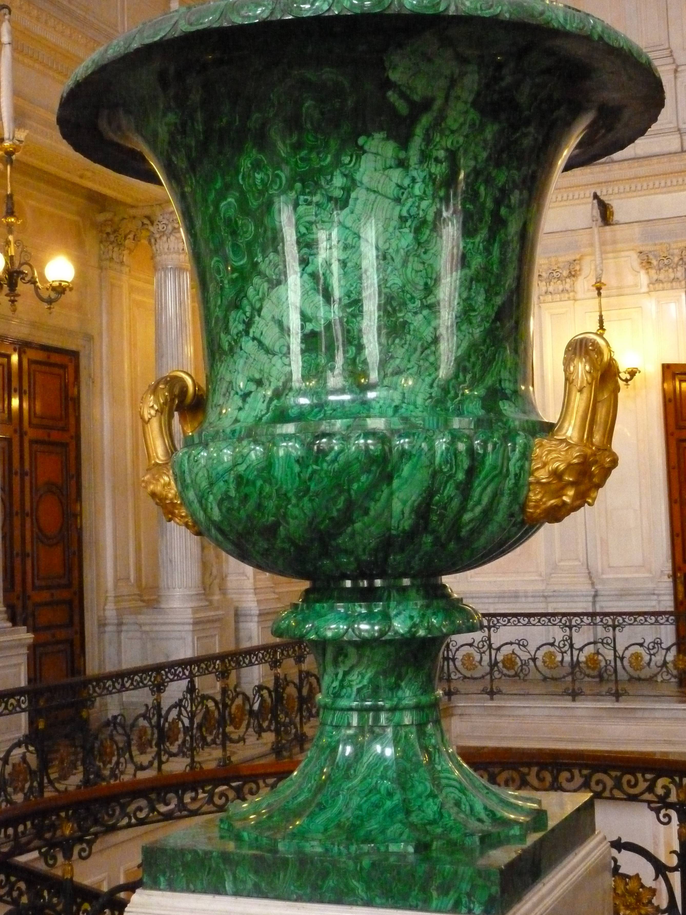 Малахитовая ваза