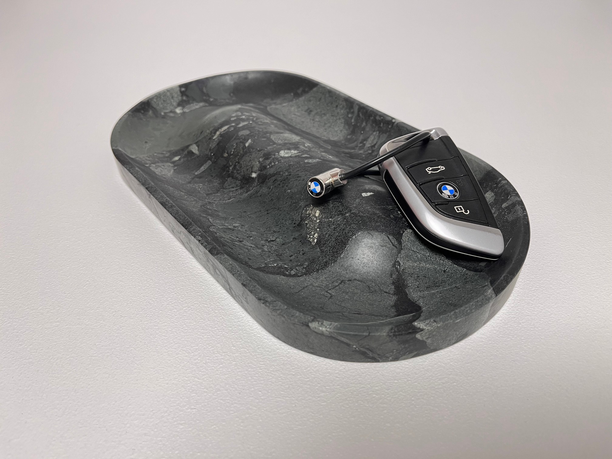 СПK Ключница овальная (260х150х20 мм)/Конгломерат Onego Green/Зеленый/Лощение - изображение 2