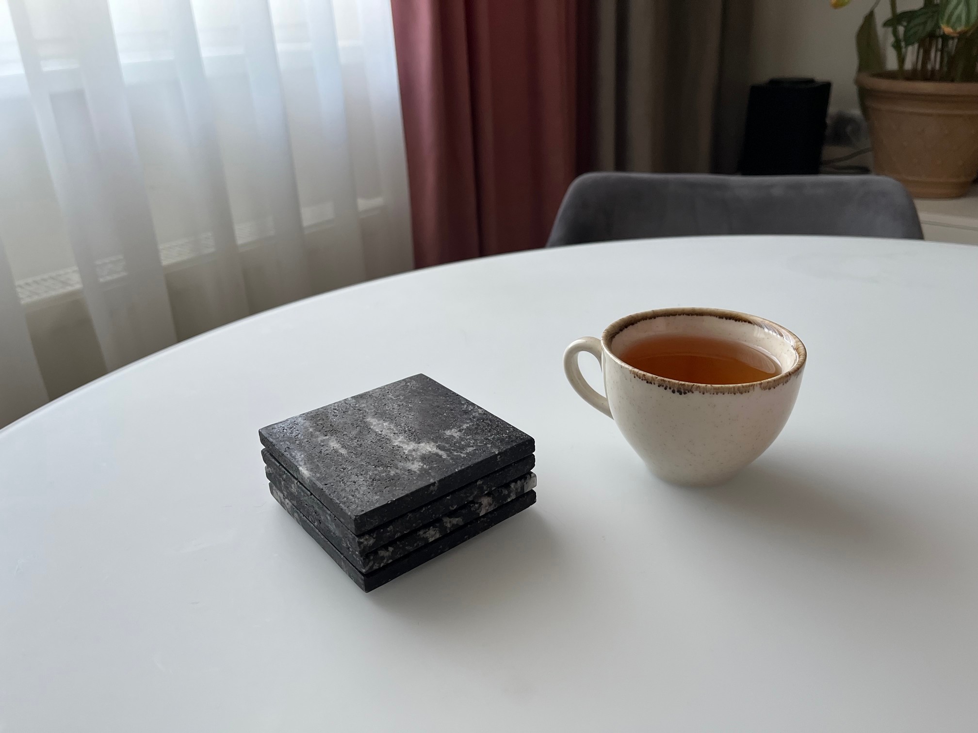 СПK Подставка квадратная (90х90х8 мм)/Гранит Гранатовый Амфиболит/Черный/Антик - изображение 3