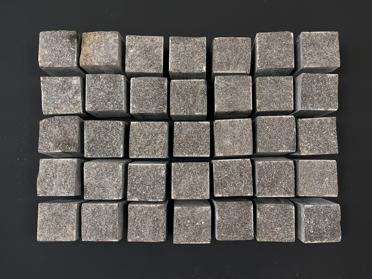 Брусчатка  (100х100х100 мм)/Гранит Dark Brown/Коричневый/Колото-пиленный - изображение 6