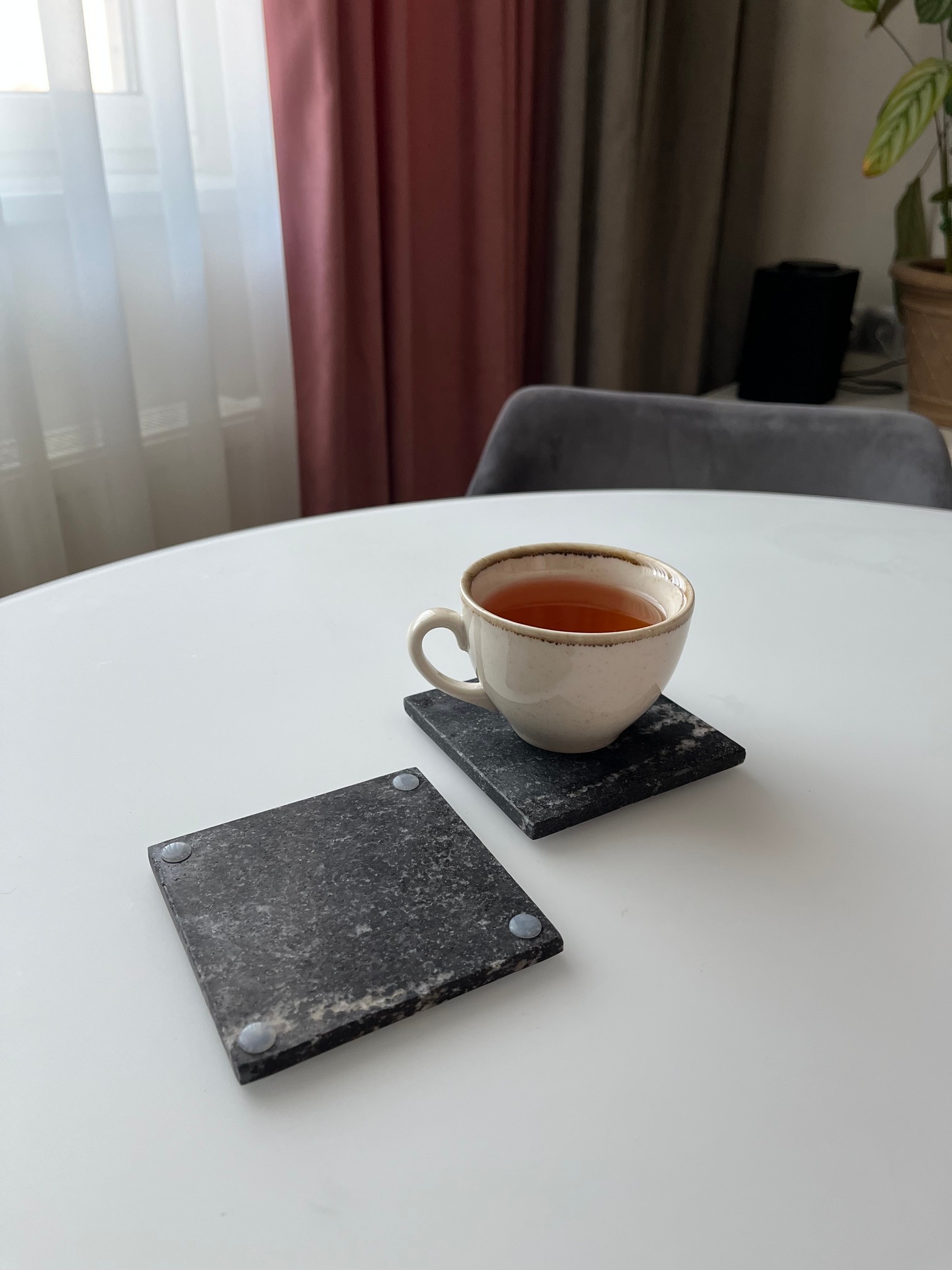 СПK Набор из 4х шт Подставка квадратная (105х105х8 мм)/Гранит Гранатовый Амфиболит/Черный/Антик - изображение 4