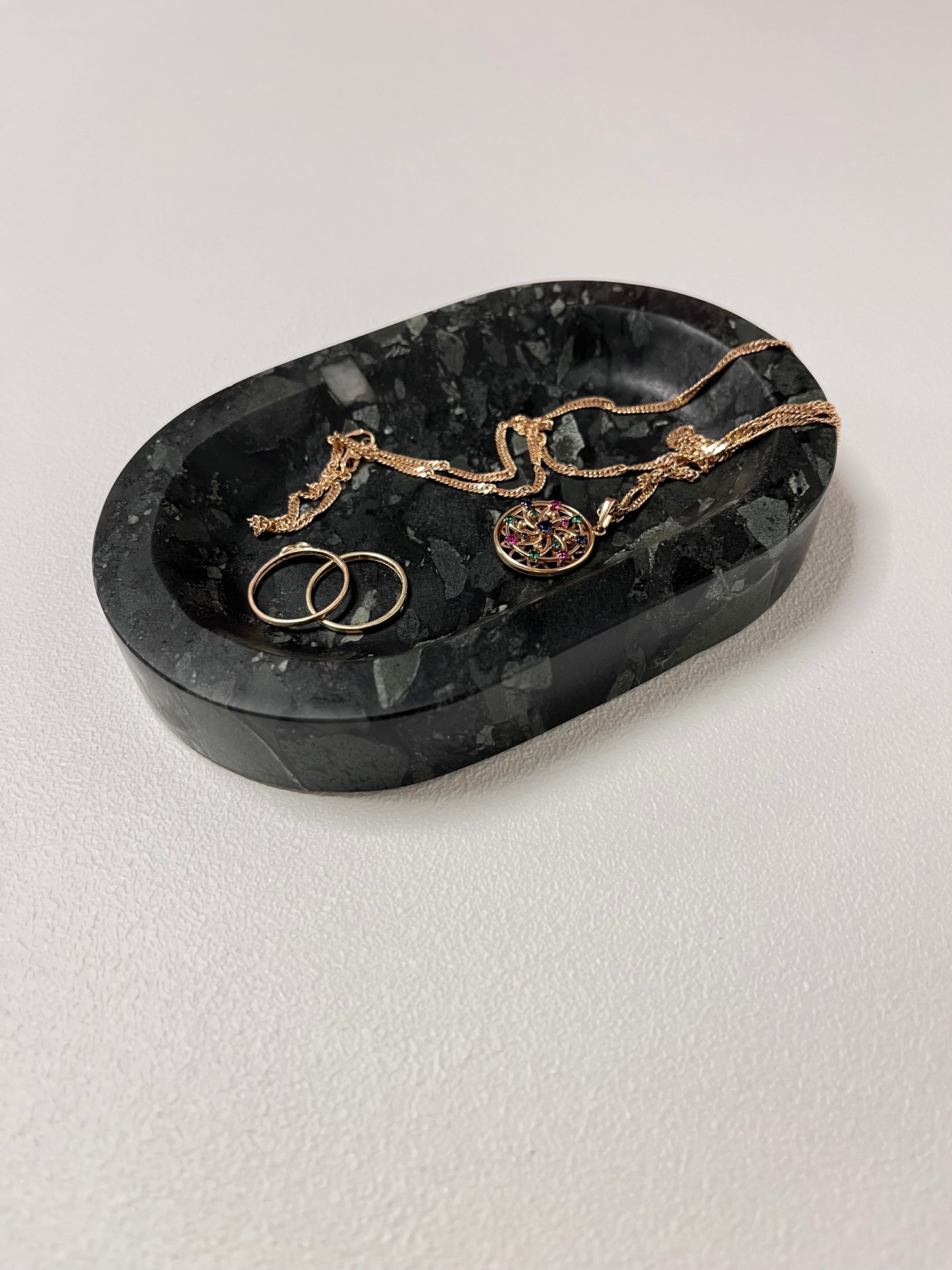 Изображение СПK Мыльница скругленная (150х100х20 мм)/Конгломерат Onego Green/Зеленый/Лощение