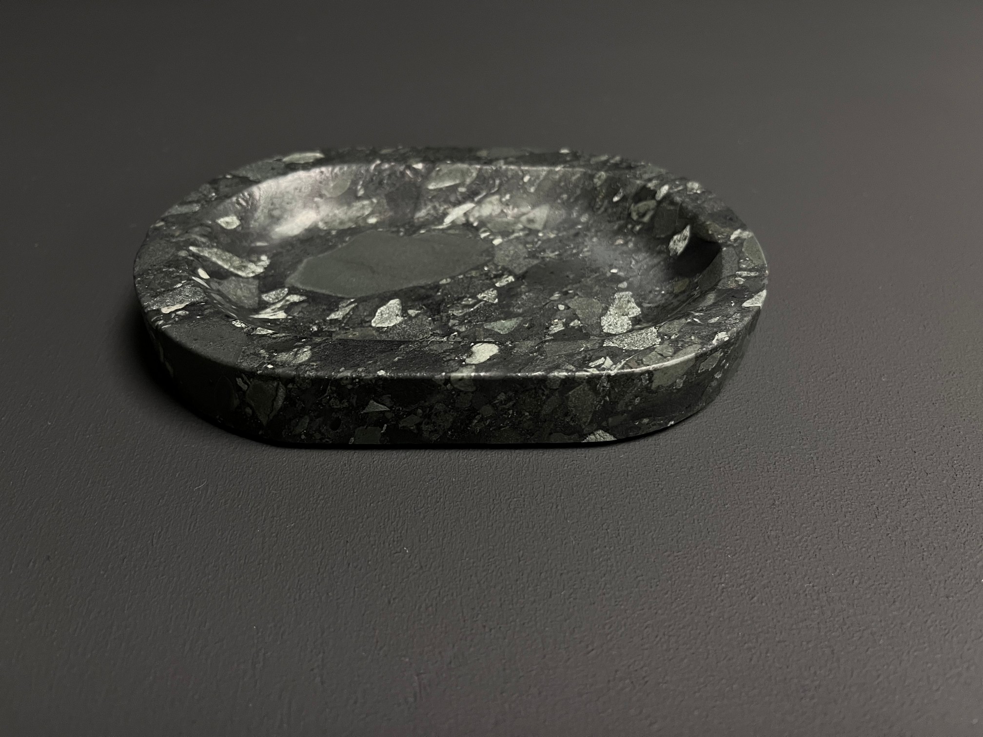 СПK Мыльница скругленная (150х100х20 мм)/Конгломерат Onego Green/Зеленый/Лощение - изображение 3