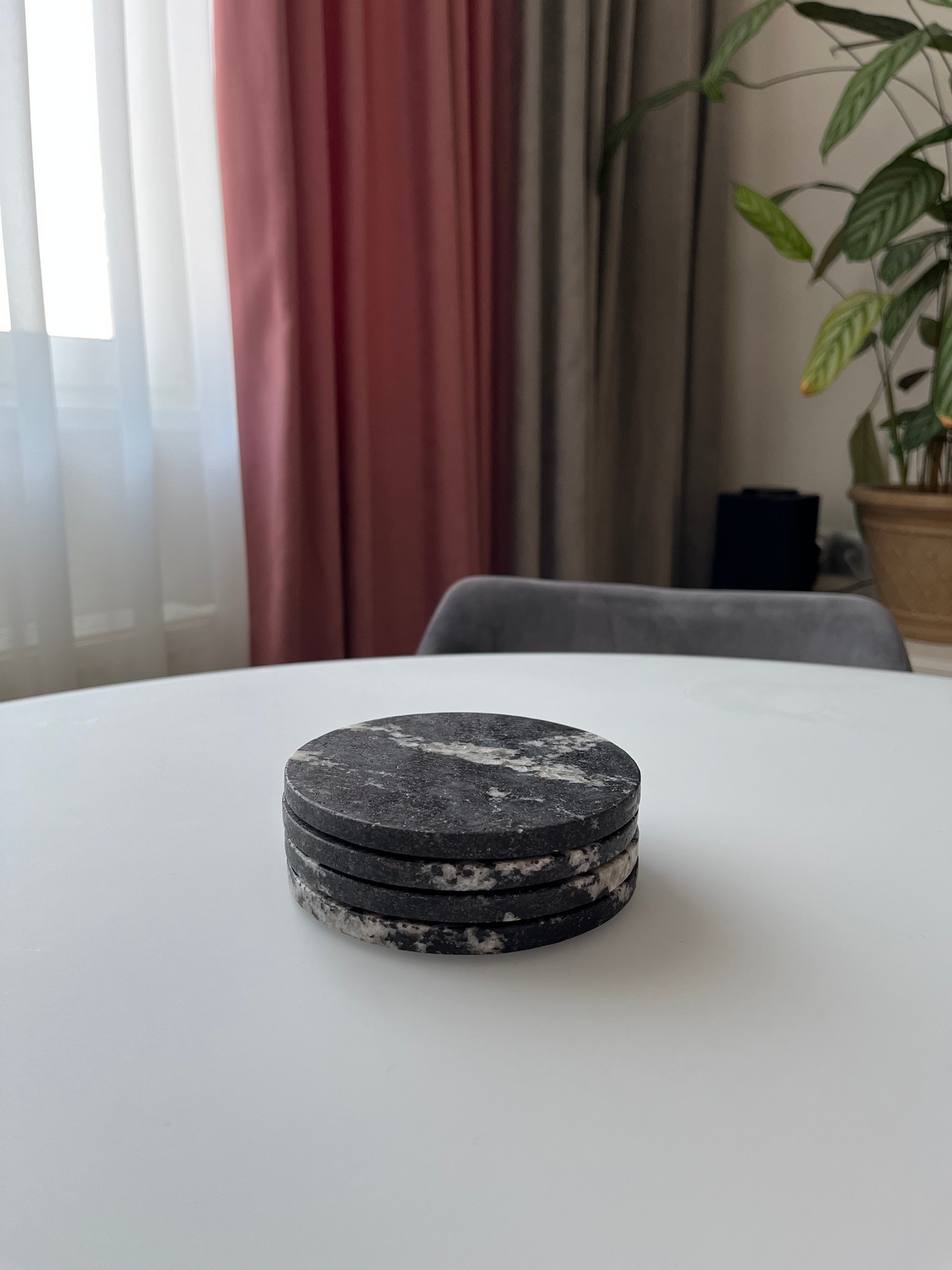 Изображение СПK Набор из 4х шт Подставка круглая (90х90х8 мм)/Гранит Гранатовый Амфиболит/Черный/Антик