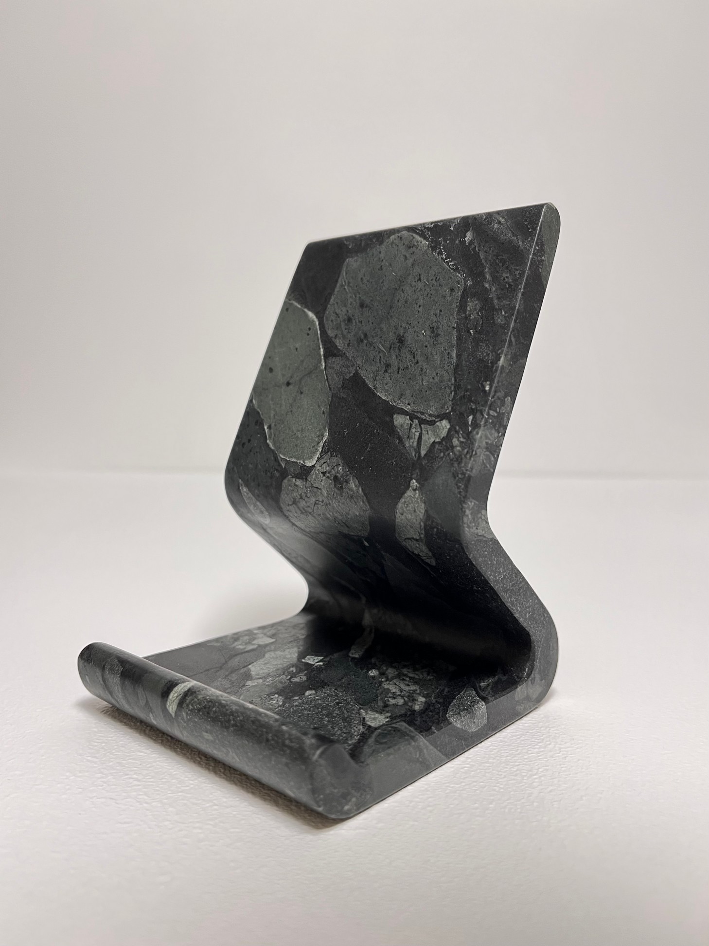 Изображение СПK Подставка под телефон (120х90х80 мм)/Конгломерат Onego Green/Зеленый/Лощение