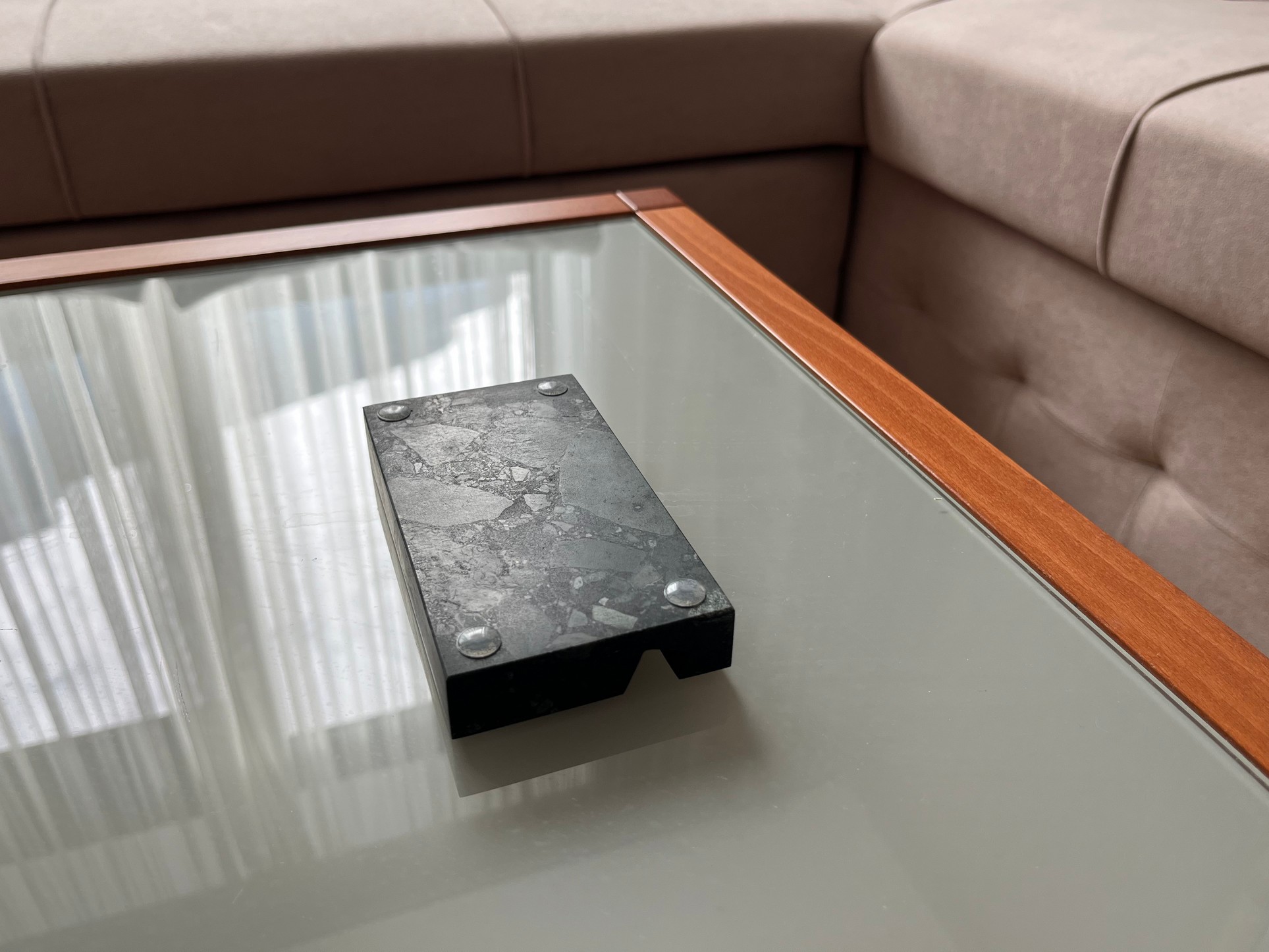 СПK Подставка под телефон прям (130х70х20 мм)/Конгломерат Onego Green/Зеленый/Лощение - изображение 6