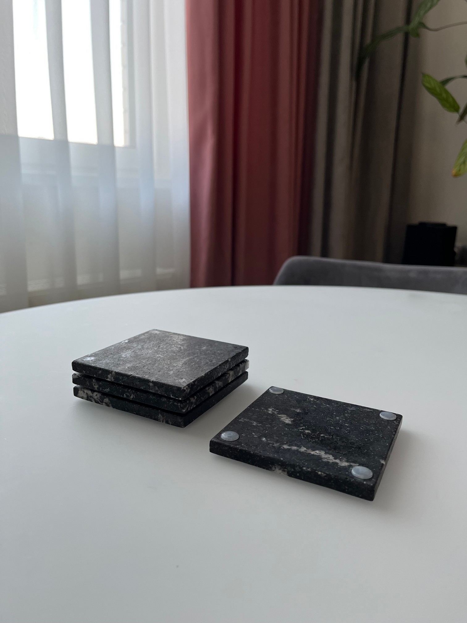 СПK Набор из 4х шт Подставка квадратная (90х90х8 мм)/Гранит Гранатовый Амфиболит/Черный/Антик - изображение 2