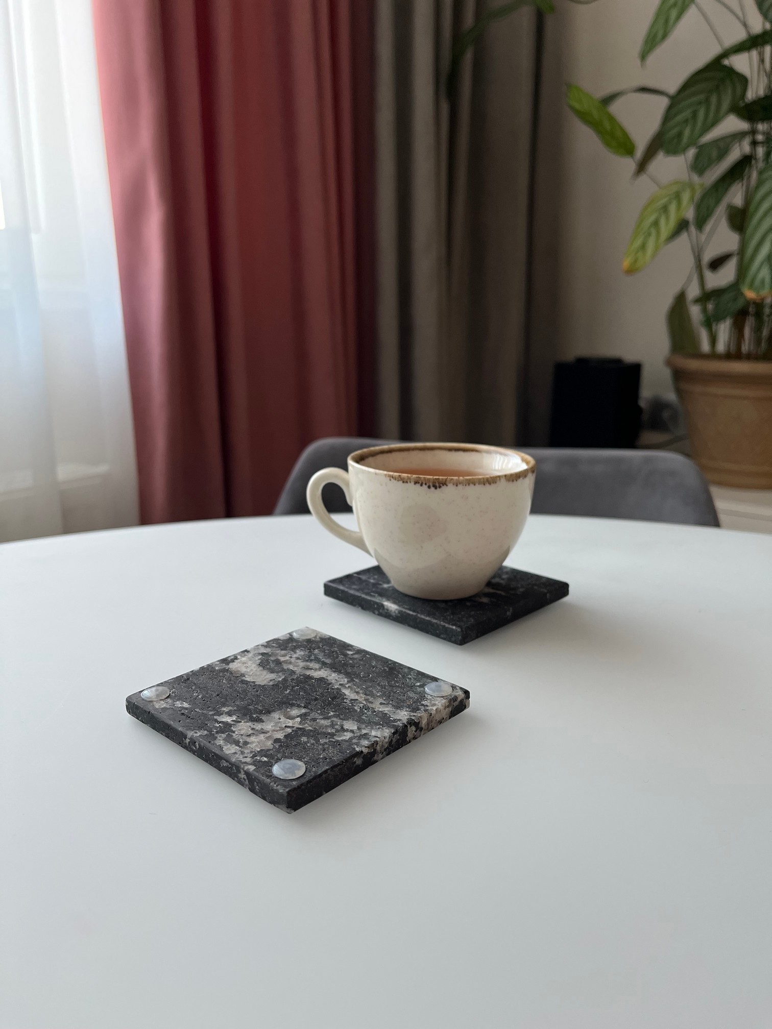 СПK Набор из 4х шт Подставка квадратная (90х90х8 мм)/Гранит Гранатовый Амфиболит/Черный/Антик - изображение 5