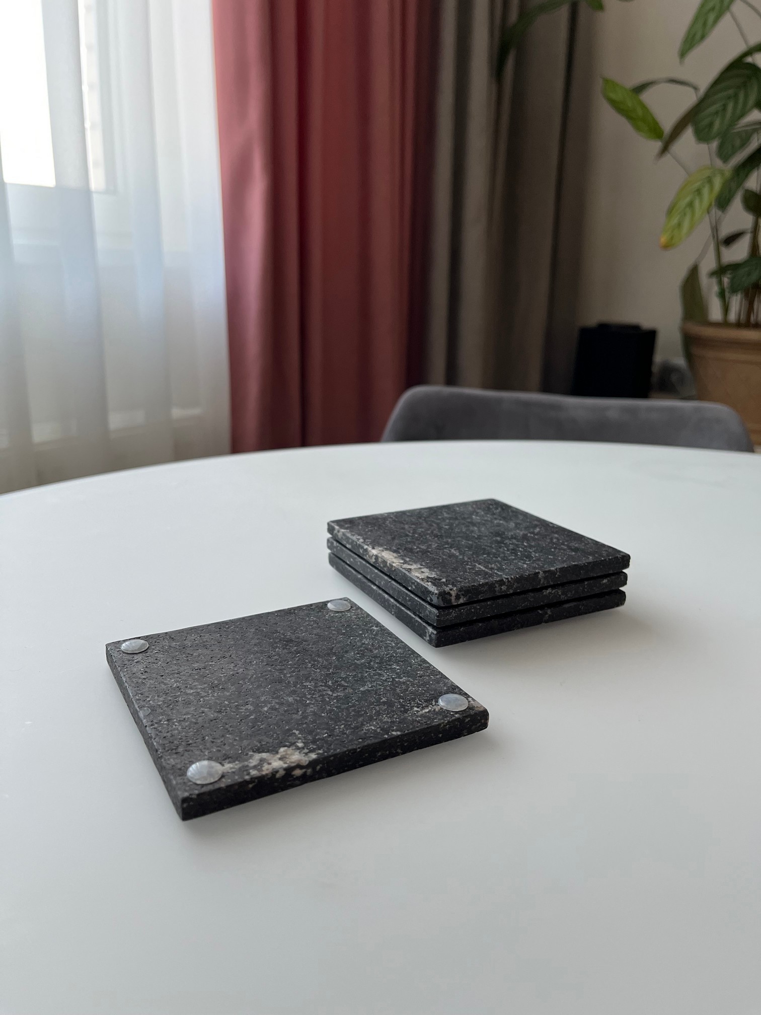 СПK Набор из 2х шт Подставка квадратная (105х105х8 мм)/Гранит Гранатовый Амфиболит/Черный/Антик - изображение 3