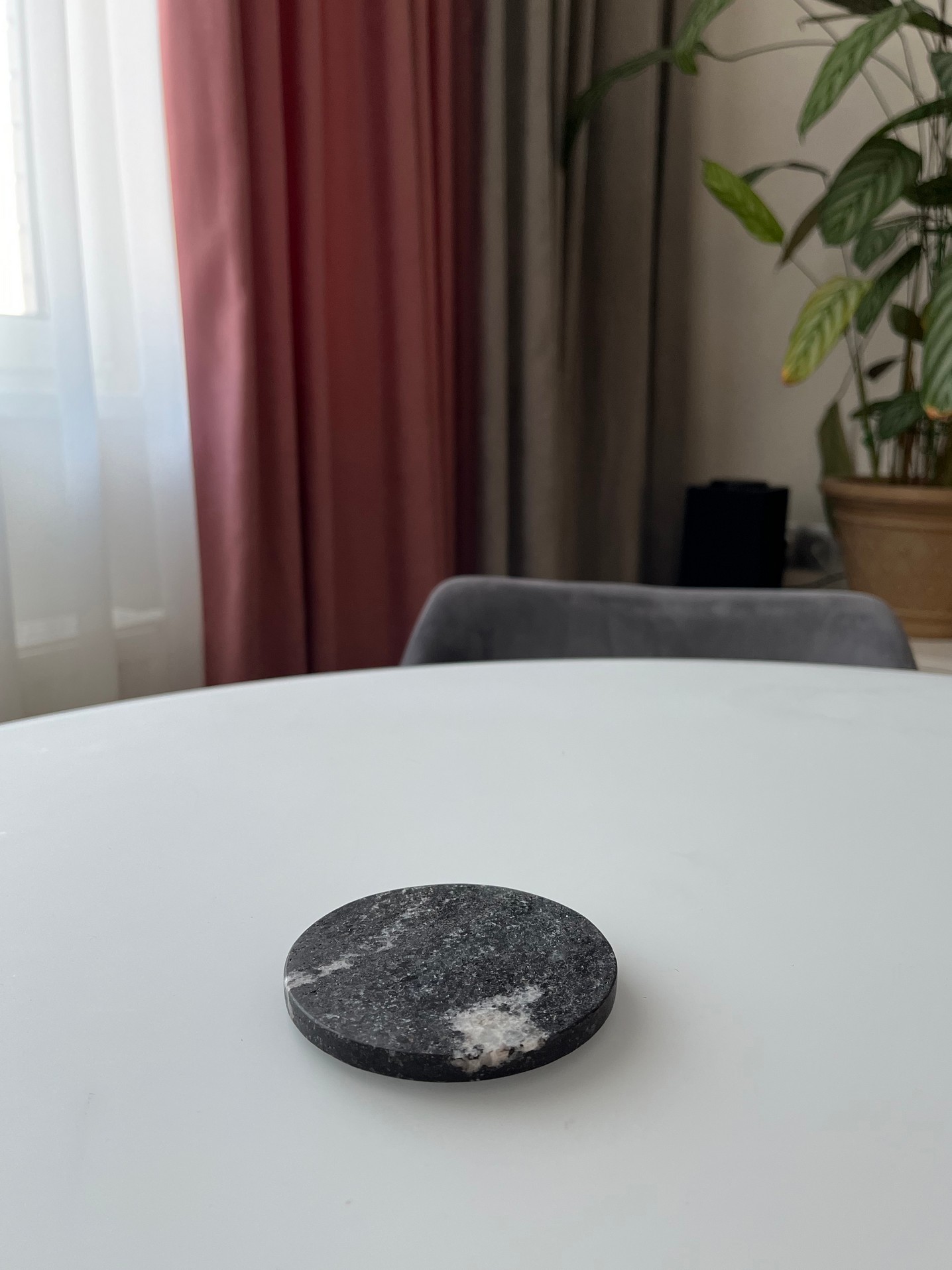 СПK Набор из 2х шт Подставка круглая (90х90х8 мм)/Гранит Гранатовый Амфиболит/Черный/Антик - изображение 2