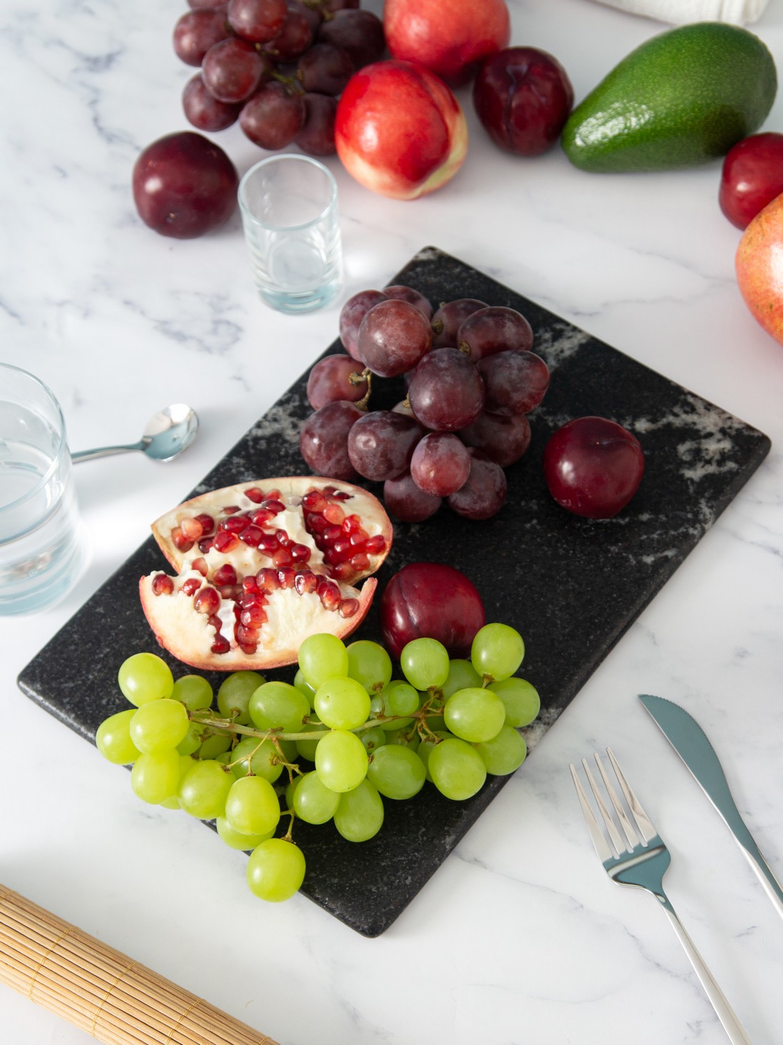 СПK Подставка "Поднос" скругленный (300х200х10 мм)/Гранит Гранатовый Амфиболит/Черный/Антик - изображение 2