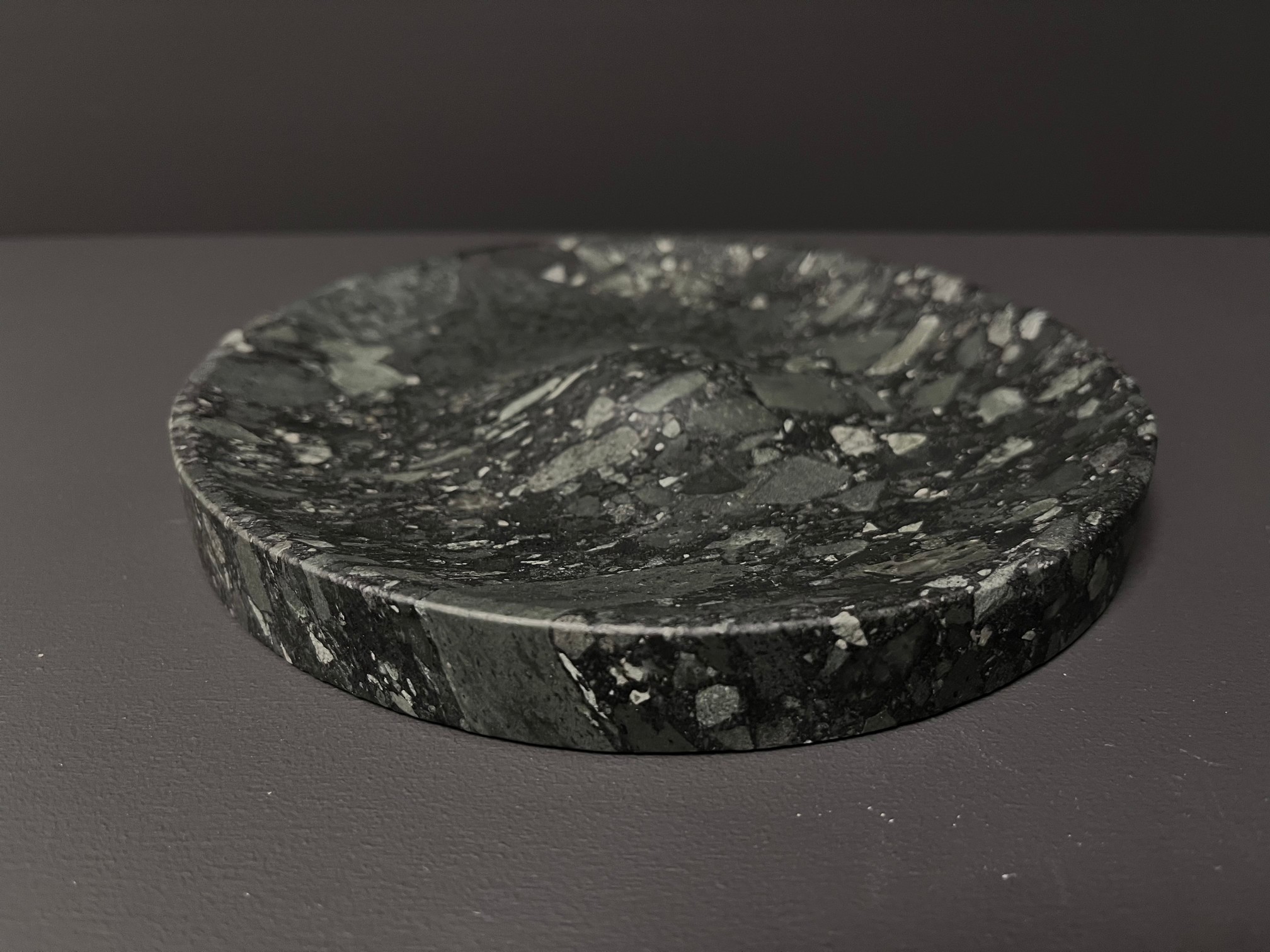 СПK Ключница круглая (185х185х20 мм)/Конгломерат Onego Green/Зеленый/Лощение - изображение 2