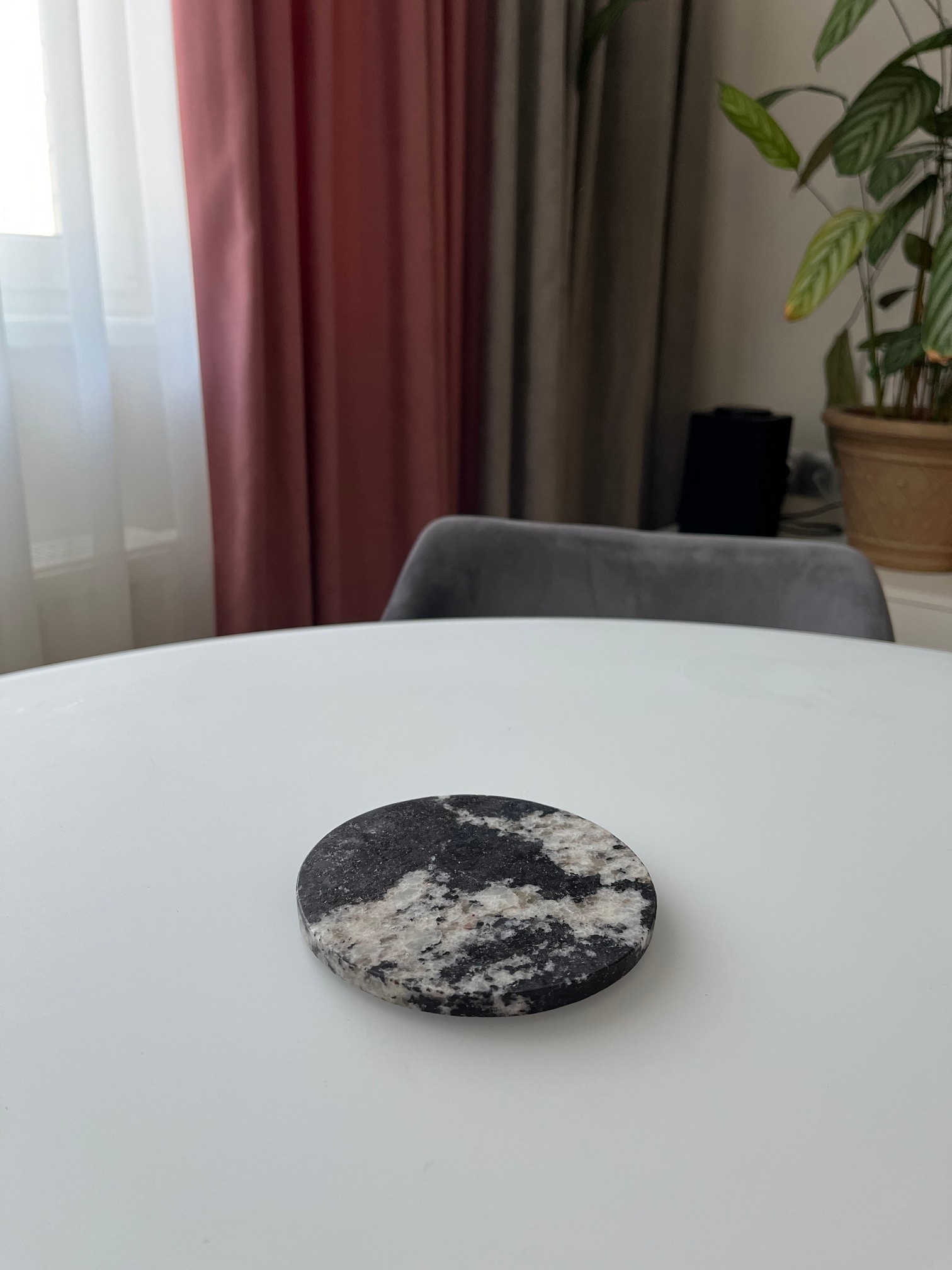 СПK Набор из 4х шт Подставка круглая (125х125х8 мм)/Гранит Гранатовый Амфиболит/Черный/Антик - изображение 4