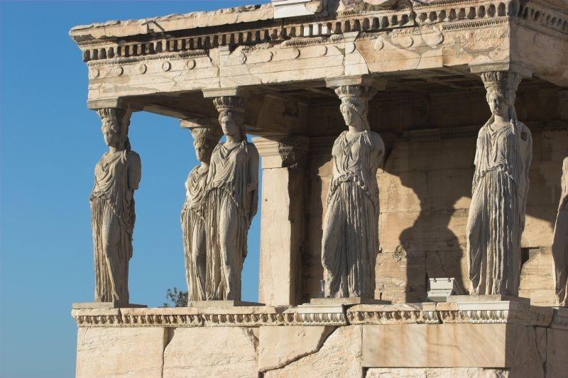 Мраморная колоннада античных времен
