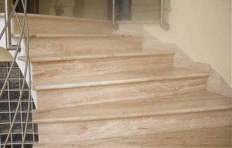 Лестница, облицованная мрамором Diano Reale изображение 1