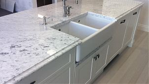 Кухонный стол из легендарного мрамора Bianco Carrara