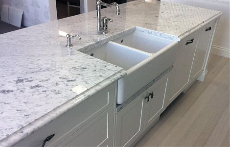 Кухонный стол из легендарного мрамора Bianco Carrara