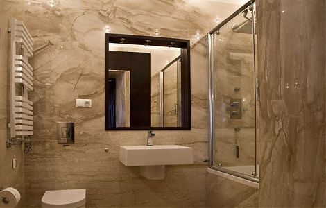 Мрамор Diano Reale в интерьере ванной
