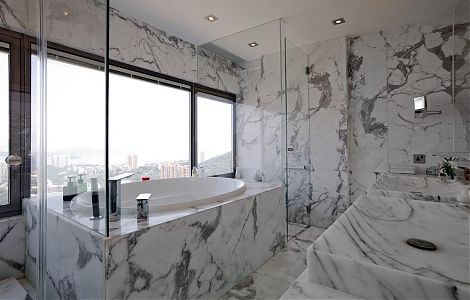 Благородный мрамор Bianco Statuario в ванной