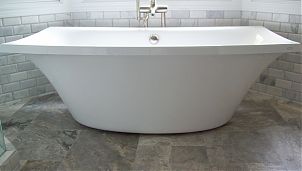 Стильный дизайн ванной в светло-серых тонах