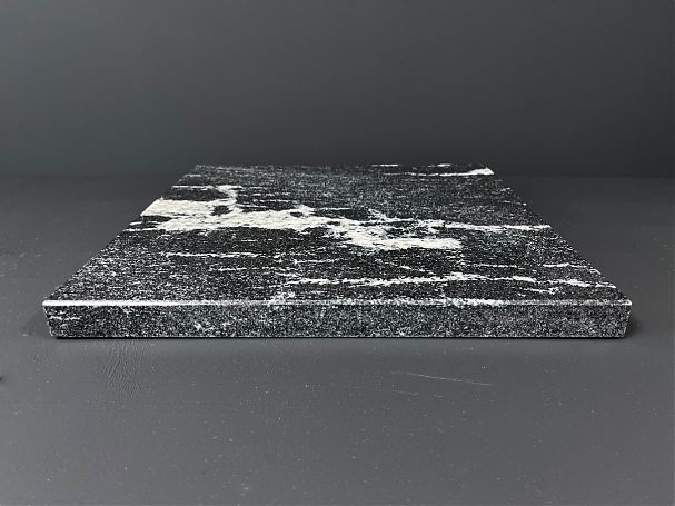 Столешница O3.2 (410х410х30 мм)/Гранит Гранатовый Амфиболит/Черный/Полировка - изображение 1