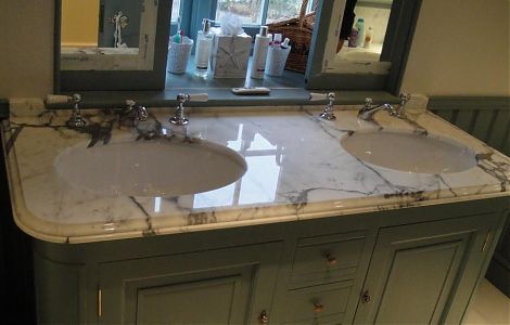 Bianco Statuario в отделке ванной комнаты изображение 1
