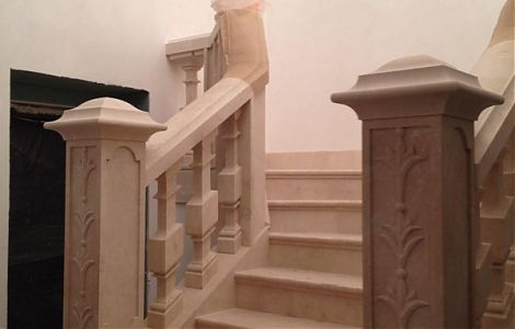 Интерьерная лестница с балюстрадой в стиле «антик» изображение 10