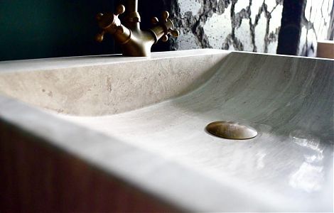 Раковина в ванную комнату из серого травертина изображение 3