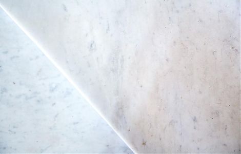 Парадная лестница из мрамора Bianco Carrara изображение 4