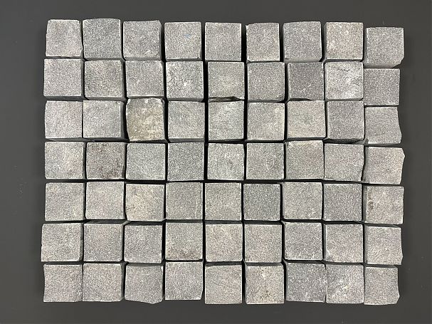 Брусчатка F2674 (100х100х100 мм)/Гранит Габбро/Черный/Колото-пиленный - изображение 1
