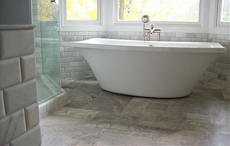 Стильный дизайн ванной в светло-серых тонах изображение 1