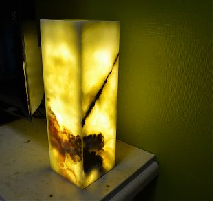 Настольный светильник из оникса - изображение 1