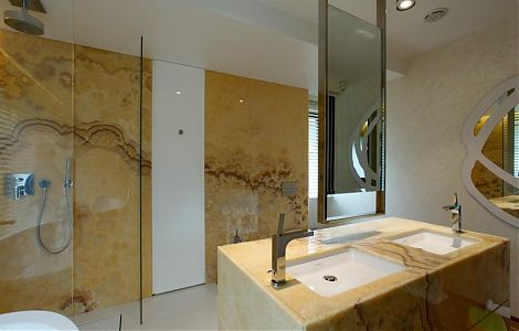 Ванная комната в мраморном ониксе Nuvolato изображение 1