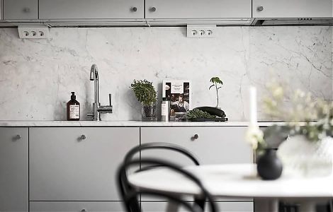 Кухонный фартук из легендарного мрамора Bianco Carrara Gioia изображение 1