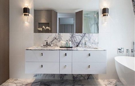 Ванная комната, облицованная мрамором Milas Lilac изображение 1