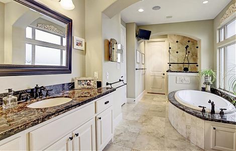 Каменная отделка элегантной ванной комнаты изображение 1
