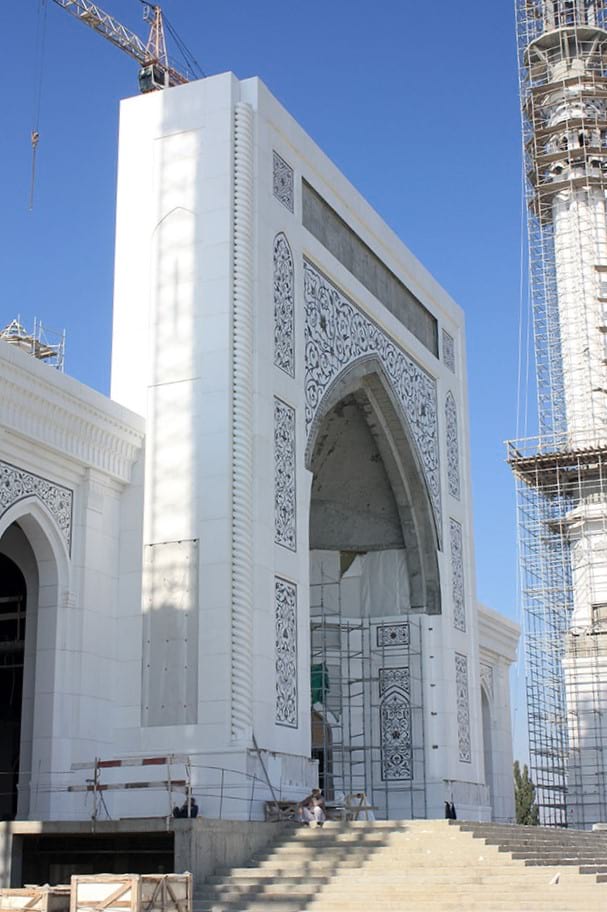 Монтаж мрамора в мечети Шали